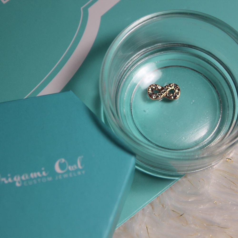 siver infinity floating charm